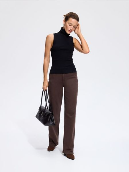 Jeansy straight comfort - brązowy. Brązowe jeansy damskie Reserved, bez wzorów, z bawełny. Za 139.99 zł.