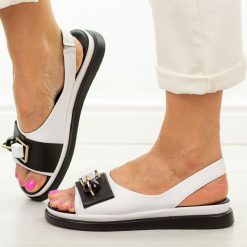 Białe skórzane sandały damskie Cambell 13307. Białe sandały damskie Cambell, z aplikacjami, ze skóry, bez obcasa, na płaskiej podeszwie, bez zapięcia. Za 259.00 zł.