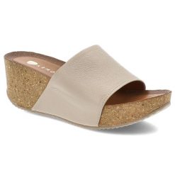 Beżowe Klapki Armodo Stylowe Obuwie Damskie Na Koturnie. Brązowe klapki damskie Armodo, na lato, bez wzorów, z jeansu, eleganckie, bez obcasa, na koturnie, bez zapięcia. Za 259.00 zł.
