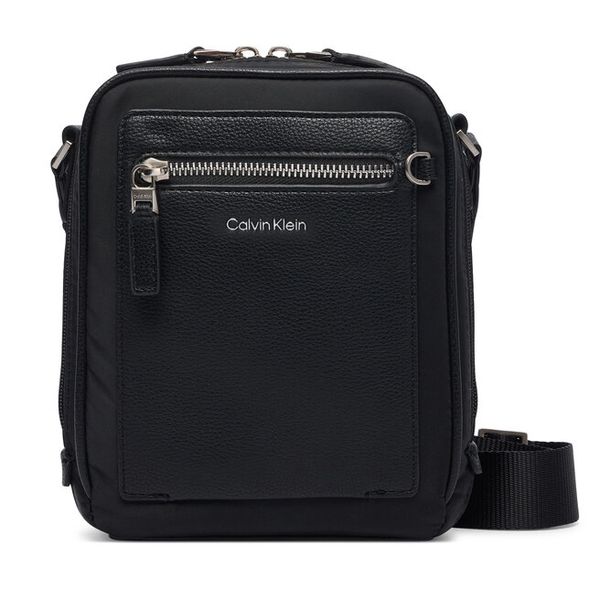 Saszetka Calvin Klein. Czarne saszetki i nerki męskie Calvin Klein, bez wzorów. Za 293.99 zł.