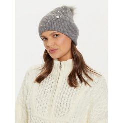 Czapka Guess. Szare czapki damskie Guess, na zimę, z aplikacjami. Za 179.99 zł.