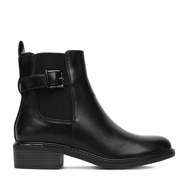 Botki DeeZee. Czarne botki damskie DeeZee, bez wzorów, bez obcasa, na płaskiej podeszwie, bez zapięcia. Za 129.99 zł.