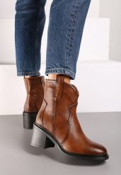 Brązowe Botki na Słupku Ozdobione Drobnymi Nitami Stelira. Brązowe botki damskie Born2be, bez wzorów, z jeansu, bez obcasa, na obcasie, bez zapięcia. Za 139.99 zł.