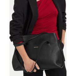 Torebka GINO ROSSI. Czarne shopperki damskie Gino Rossi, bez wzorów, bez dodatków. Za 479.99 zł.