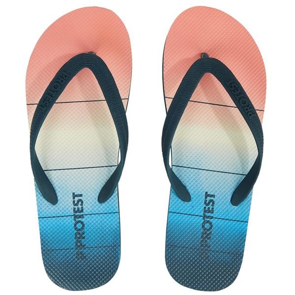 Klapki męskie Protest PRTSARDI slaps. Niebieskie klapki męskie Protest, bez wzorów, bez zapięcia. W wyprzedaży za 99.90 zł.