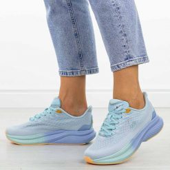Niebieskie przewiewne buty damskie McArthur Mc21w. Niebieskie obuwie sportowe damskie McArthur, na lato, bez wzorów, z dresówki, bez zapięcia, do biegania. Za 199.00 zł.