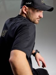 4F T-shirt regular męski 4F x Bartosz Zmarzlik - czarny XL. Czarne t-shirty męskie 4F, m, bez wzorów, z bawełny, bez kołnierzyka, bez ramiączek. Za 99.99 zł.