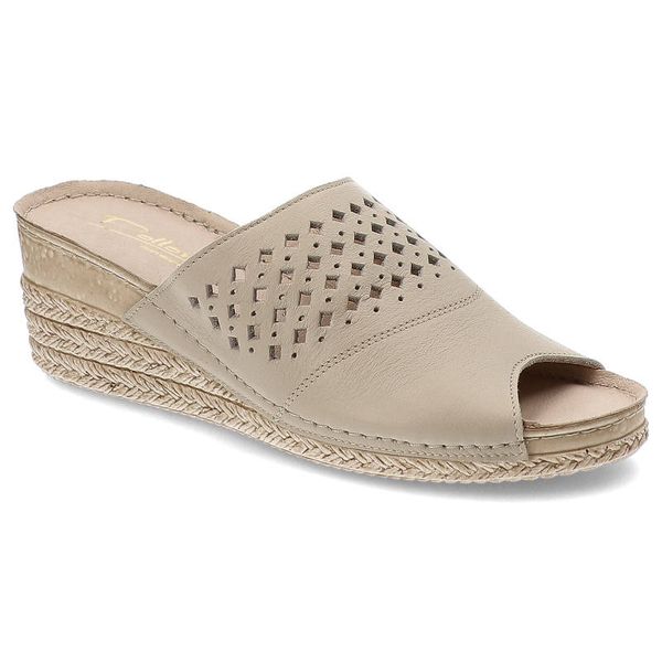 Beżowe Klapki Pollonus Wygodne Skórzane Buty. Brązowe klapki damskie Pollonus, na lato, bez wzorów, ze skóry, klasyczne, z otwartym noskiem, bez obcasa, na koturnie, bez zapięcia. Za 149.00 zł.