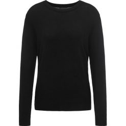 Sweter "Soliesse" w kolorze czarnym. Czarne swetry nierozpinane damskie Broadway NYC, xs, bez wzorów, bez kołnierzyka, bez ramiączek. W wyprzedaży za 59.95 zł.