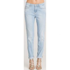 JEANSY Liu Jo. Niebieskie jeansy damskie Liu Jo, z aplikacjami, z jeansu. Za 569.00 zł.
