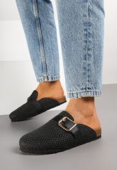 Czarne Klapki w Stylu Chodaków z Kwadratową Klamrą Leandrina. Czarne klapki damskie Born2be, bez wzorów, z jeansu, eleganckie, bez obcasa, na płaskiej podeszwie, bez zapięcia. W wyprzedaży za 82.49 zł.