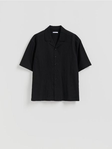 Strukturalna koszula comfort - czarny. Czarne koszule męskie Reserved, l, bez wzorów, z tkaniny, bez kołnierzyka, bez ramiączek. W wyprzedaży za 59.99 zł.