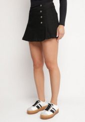 Czarne Spódnico-Szorty Jeansowe z Zakładką z Guzikami Vivirene. Czarne szorty damskie Born2be, bez wzorów, z jeansu, eleganckie. Za 84.99 zł.