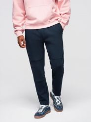 Spodnie męskie dresowe z prostą nogawką i gumowymi detalami – ciemnoniebieskie V2 - Rozmiar: XXL. Niebieskie spodnie sportowe męskie Ombre Clothing, m, bez wzorów, z bawełny. W wyprzedaży za 129.99 zł.