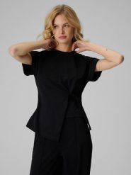 4F T-shirt slim z marszczeniem damski - czarny M. Czarne t-shirty damskie 4F, m, bez wzorów, z dzianiny, klasyczne, bez kołnierzyka, bez ramiączek. Za 89.99 zł.