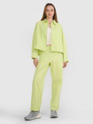4F Spodnie casual damskie - żółte L. Żółte spodnie materiałowe damskie 4F, bez wzorów, z bawełny, casualowe. W wyprzedaży za 99.99 zł.