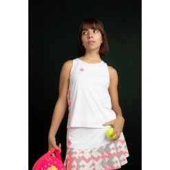 Koszulka CANTAL TOP | Lekka, oddychająca i szybkoschnąca do gry w padla. Białe topy damskie IZAS, bez wzorów, z materiału, eleganckie, bez kołnierzyka, bez ramiączek. Za 160.83 zł.