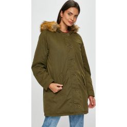 Mustang - Kurtka. Zielone kurtki damskie Mustang, l, bez wzorów, z bawełny, z kapturem. W wyprzedaży za 399.90 zł.