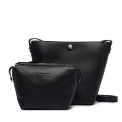 Torebka Weekend Max Mara. Czarne listonoszki damskie Weekend Max Mara, bez wzorów, bez dodatków. Za 1,739.00 zł.