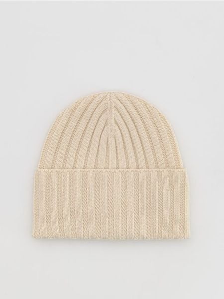 Czapka z wełną - złamana biel. Czapki damskie Reserved, bez wzorów, z wełny. Za 89.99 zł.