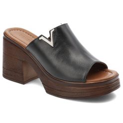 Czarne Klapki Bombonella Stylowe Obuwie Damskie. Czarne klapki damskie Bombonella, bez wzorów, ze skóry, eleganckie, bez obcasa, na obcasie, bez zapięcia. Za 289.00 zł.