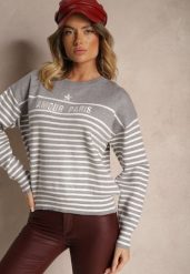Szary Sweter z Bawełną Ozdobiony Haftowanym Napisem i Paskami Zeanika. Szare swetry nierozpinane damskie Renee, bez wzorów, z bawełny, casualowe, bez kołnierzyka, bez ramiączek. Za 79.99 zł.