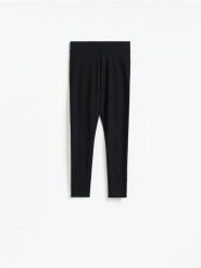 Legginsy z bawełną - czarny. Czarne legginsy damskie Reserved, bez wzorów, z bawełny. Za 39.99 zł.