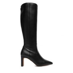 Kozaki Nine West. Czarne kozaki damskie Nine West, bez wzorów, bez obcasa, na słupku, bez zapięcia. Za 299.99 zł.