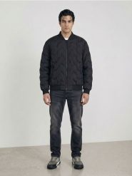 Kurtka puffer bomber z kieszeniami na zamek - czarny. Czarne kurtki męskie Sinsay, l, bez wzorów, bez kaptura. Za 119.99 zł.