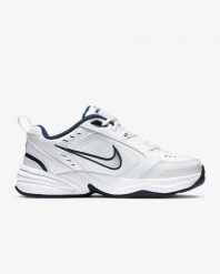 Sneakersy męskie Nike Air Monarch IV. Białe buty sportowe męskie Nike, bez wzorów, ze skóry, bez zapięcia, na fitness i siłownię. Za 319.99 zł.
