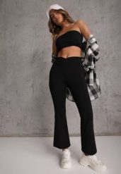 Czarne Kopertowe Legginsy Flare High Waist Azinore. Czarne legginsy damskie Renee, bez wzorów, z jeansu. Za 39.99 zł.