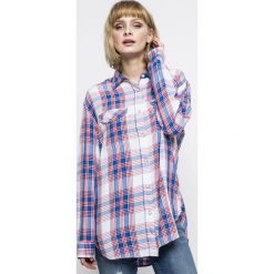 Lee - Koszula L45OKLEG. Niebieskie koszule damskie Lee, l, bez wzorów, z tkaniny, casualowe, bez kołnierzyka, bez ramiączek. W wyprzedaży za 69.90 zł.