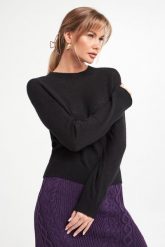 Sweter damski kaszmirowy JOOP!. Swetry nierozpinane damskie JOOP!, xs, bez wzorów, z kaszmiru, bez kołnierzyka, bez ramiączek. W wyprzedaży za 746.85 zł.