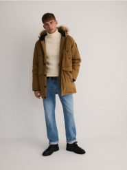 Parka z kapturem - brązowy. Brązowe parki męskie Reserved, l, bez wzorów, z bawełny, bez kołnierzyka, z kapturem. W wyprzedaży za 159.99 zł.