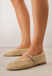 Ciemnobeżowe Balerinki VICES z Plecioną Cholewką i Paskiem z Klamerką Nesaphise. Brązowe balerinki damskie Born2be, bez wzorów, z jeansu, boho, bez obcasa, bez zapięcia. Za 109.99 zł.