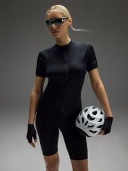 4F Legginsy kolarki rowerowe z żelową wkładką damskie - czarne XS. Czarne legginsy sportowe damskie 4F, l, bez wzorów, z dzianiny, długie, rowerowe. W wyprzedaży za 199.99 zł.