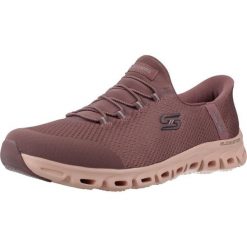 Buty SKECHERS SLIP-INS GLIDE STEP VIBEY Bordeaux. Czerwone obuwie trekkingowe damskie Skechers, z tkaniny, bez zapięcia. Za 368.80 zł.