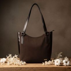 Shopperka hobo bag SHE skóra zamszowa 603 czekolada. Brązowe shopperki damskie SHE, bez wzorów, z materiału, duże, zamszowe, bez dodatków. Za 399.99 zł.