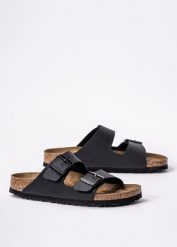 Birkenstock Arizona BF Klapki damskie czarne. Czarne klapki damskie Birkenstock, bez wzorów, z materiału, klasyczne, bez obcasa, bez zapięcia. Za 299.99 zł.