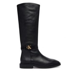 Kozaki Calvin Klein. Czarne kozaki damskie Calvin Klein, bez wzorów, bez obcasa, na płaskiej podeszwie, bez zapięcia. Za 849.99 zł.
