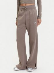 Nike Spodnie dresowe Phoenix DQ5615 Brązowy Regular Fit. Brązowe spodnie dresowe damskie Nike, bez wzorów, z bawełny. Za 259.99 zł.