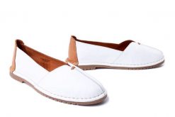 MANITU 840123-03 weiss, półbuty damskie. Białe półbuty damskie Manitu, bez wzorów, ze skóry, bez obcasa, bez zapięcia. Za 319.90 zł.
