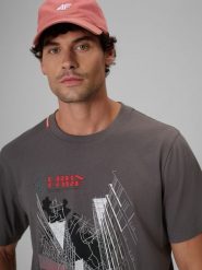 4F T-shirt regular z nadrukiem męski - szary M. Szare t-shirty męskie 4F, m, bez wzorów, z bawełny, bez kołnierzyka, bez ramiączek. Za 79.99 zł.