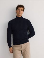 Bawełniany golf - granatowy. Niebieskie swetry męskie Reserved, l, bez wzorów, z bawełny, bez kołnierzyka, bez ramiączek. W wyprzedaży za 59.99 zł.