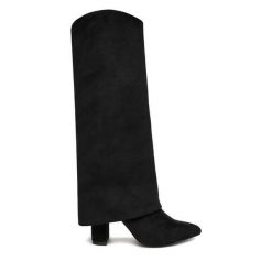 Kozaki DeeZee. Czarne kozaki damskie DeeZee, bez wzorów, bez obcasa, na słupku, bez zapięcia. Za 249.99 zł.