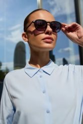 Koszula z wiązaniem błękitna. Niebieskie koszule damskie MOODO, l, bez wzorów, z wiskozy, bez kołnierzyka, bez ramiączek. Za 119.99 zł.