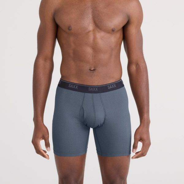 Bokserki - Quest Quick-Dry Mesh - Turbulence. Szare bokserki męskie Saxx, bez wzorów, z elastanu. Za 165.95 zł.
