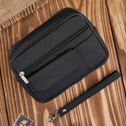 Saszetka męska skórzana do ręki czarna klasyczna Abruzzo ABR-07. Czarne saszetki i nerki męskie ze skóry, do ręki. Za 99.99 zł.