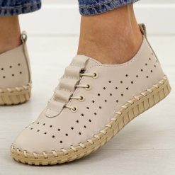 Beżowe ażurowane skórzane półbuty damskie T.Sokolski w26-02. Brązowe półbuty damskie Sokolski, na jesień, bez wzorów, z jeansu, klasyczne, bez obcasa, na płaskiej podeszwie, bez zapięcia. Za 259.00 zł.