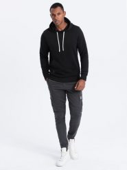 Bluza męska z kapturem nierozpinana - czarna V1. Czarne bluzy męskie Ombre Clothing, m, bez wzorów, z bawełny, bez ramiączek, z kapturem. Za 57.99 zł.
